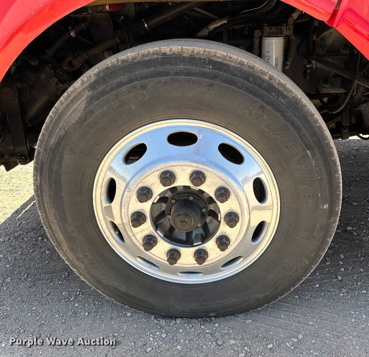 image for item DK6642 2010 Peterbilt  386 semi truck