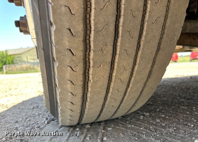 image for item DK6642 2010 Peterbilt  386 semi truck