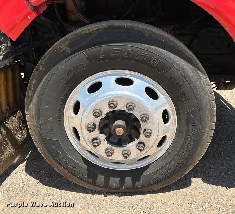 image for item DK6642 2010 Peterbilt  386 semi truck