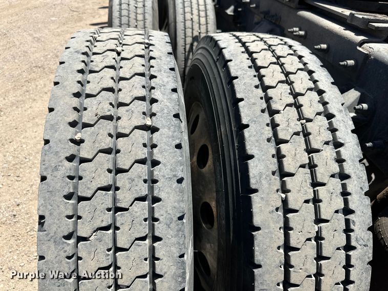 image for item DK6642 2010 Peterbilt  386 semi truck