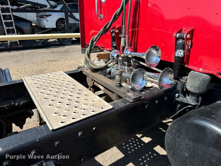 image for item DK6645 2003 Peterbilt 379 semi truck