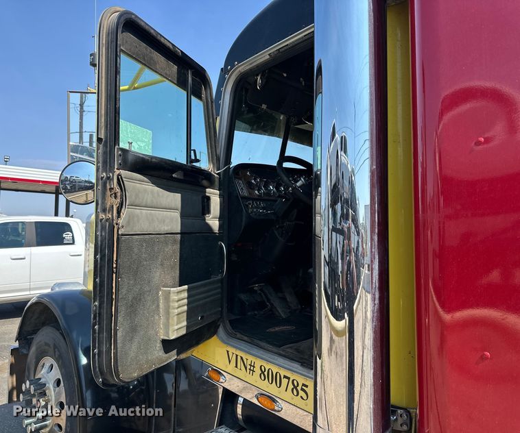 image for item DK6645 2003 Peterbilt 379 semi truck