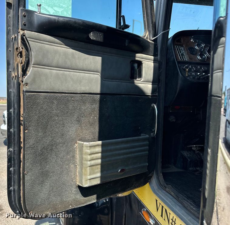 image for item DK6645 2003 Peterbilt 379 semi truck