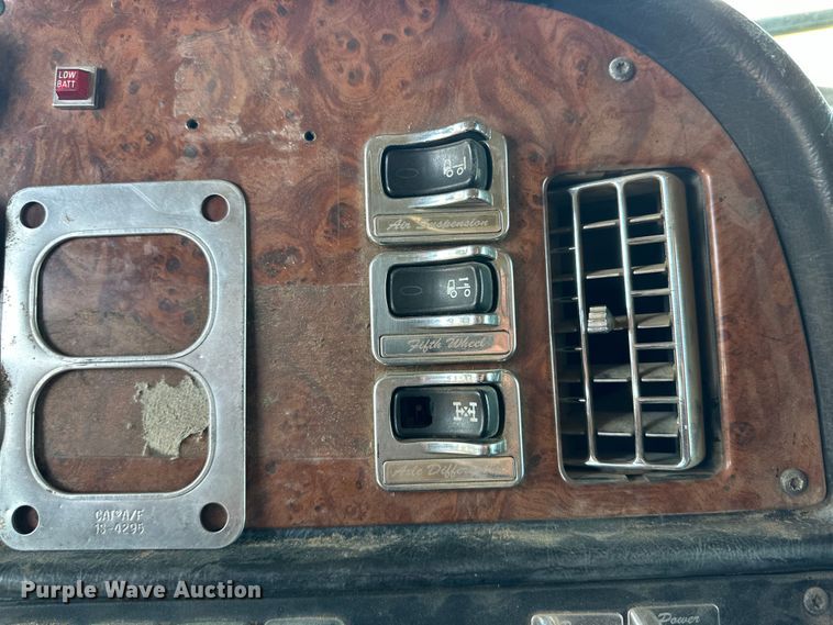 image for item DK6645 2003 Peterbilt 379 semi truck