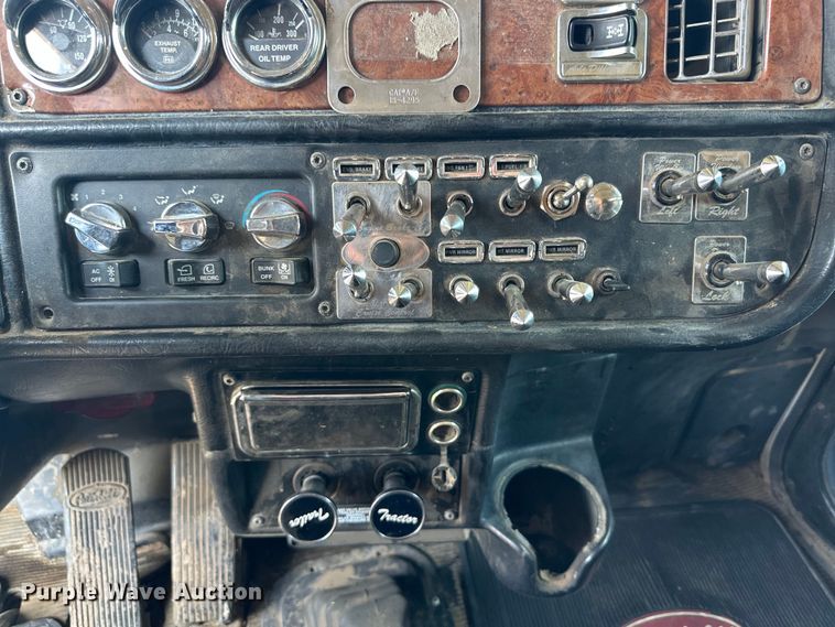 image for item DK6645 2003 Peterbilt 379 semi truck