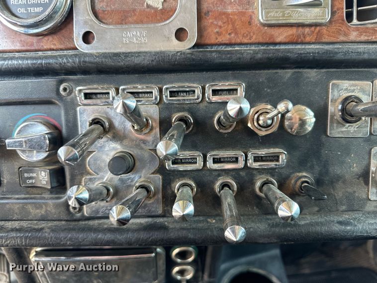 image for item DK6645 2003 Peterbilt 379 semi truck