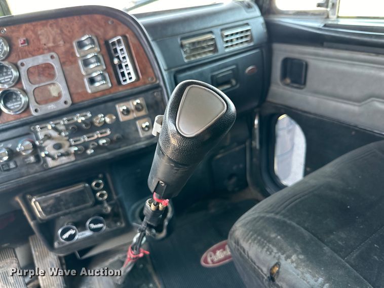 image for item DK6645 2003 Peterbilt 379 semi truck