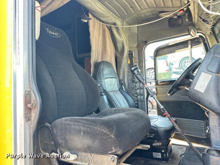 image for item DK6645 2003 Peterbilt 379 semi truck