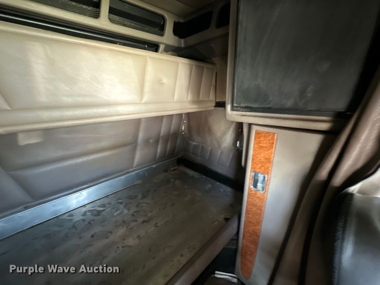 image for item DK6645 2003 Peterbilt 379 semi truck