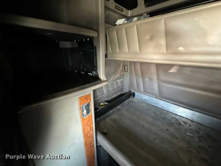 image for item DK6645 2003 Peterbilt 379 semi truck