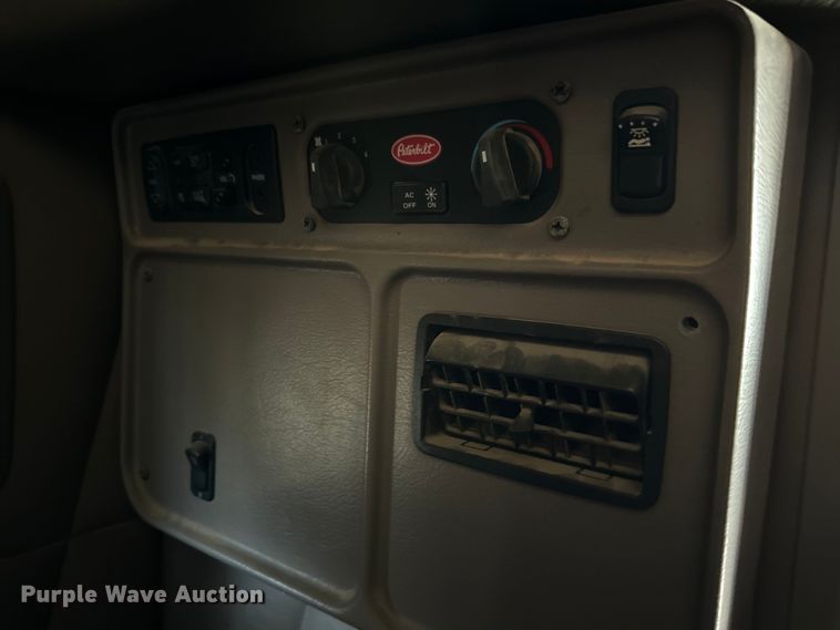 image for item DK6645 2003 Peterbilt 379 semi truck