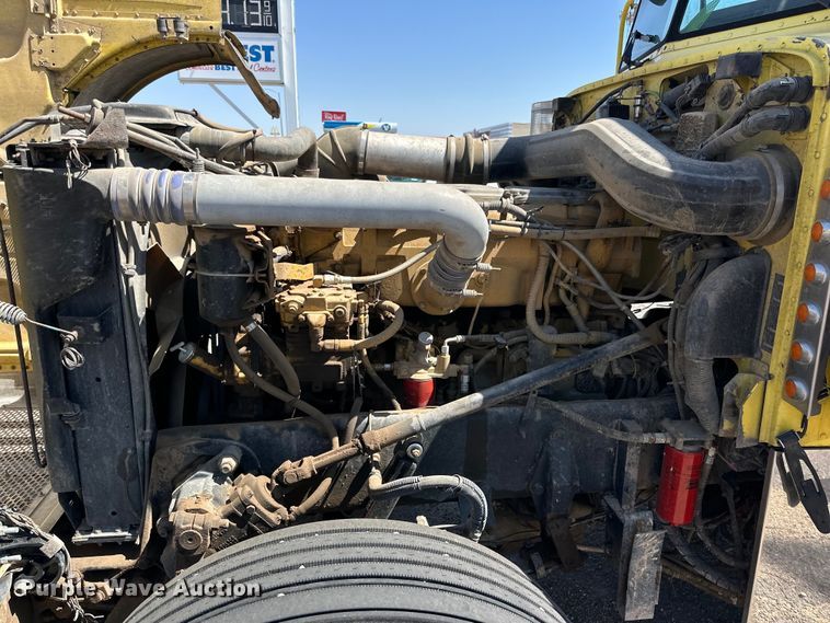 image for item DK6645 2003 Peterbilt 379 semi truck
