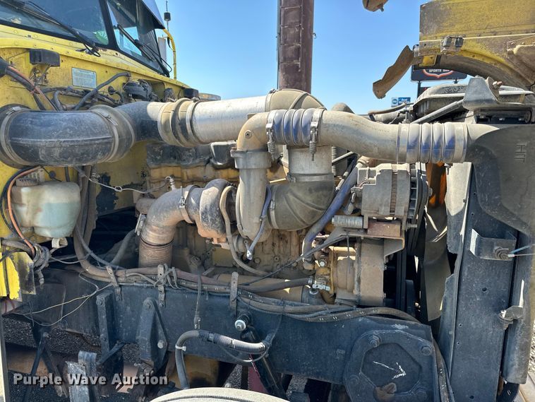image for item DK6645 2003 Peterbilt 379 semi truck