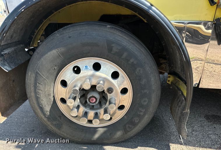 image for item DK6645 2003 Peterbilt 379 semi truck