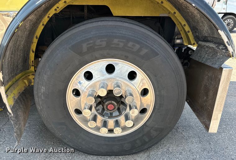 image for item DK6645 2003 Peterbilt 379 semi truck