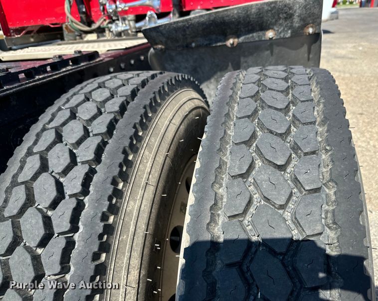 image for item DK6645 2003 Peterbilt 379 semi truck