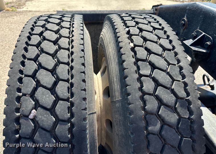 image for item DK6645 2003 Peterbilt 379 semi truck