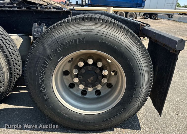 image for item DK6645 2003 Peterbilt 379 semi truck