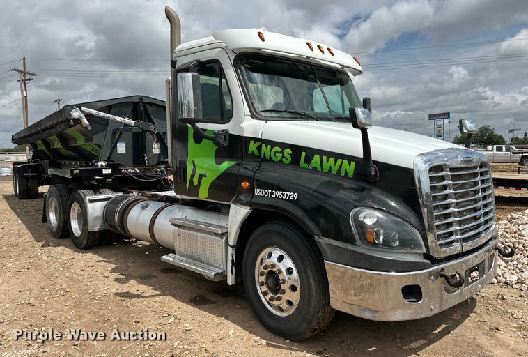 image for item DK6670 2016 Freightliner Cascadia semi truck