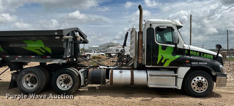 image for item DK6670 2016 Freightliner Cascadia semi truck