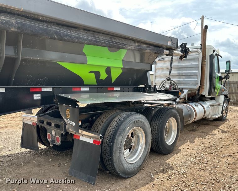 image for item DK6670 2016 Freightliner Cascadia semi truck