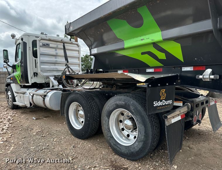 image for item DK6670 2016 Freightliner Cascadia semi truck