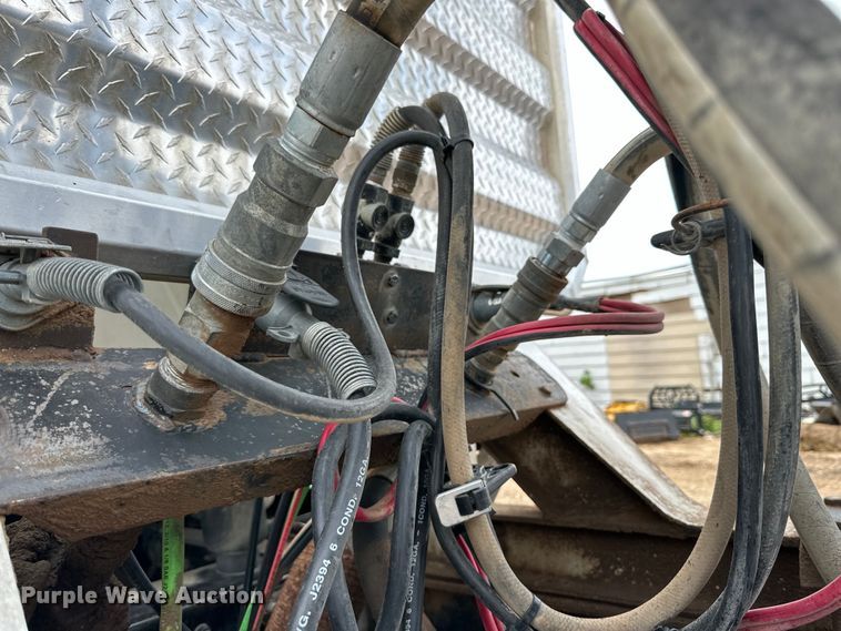 image for item DK6670 2016 Freightliner Cascadia semi truck