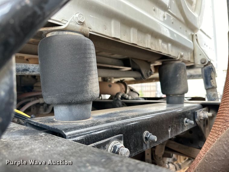 image for item DK6670 2016 Freightliner Cascadia semi truck