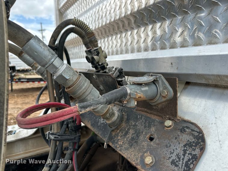 image for item DK6670 2016 Freightliner Cascadia semi truck