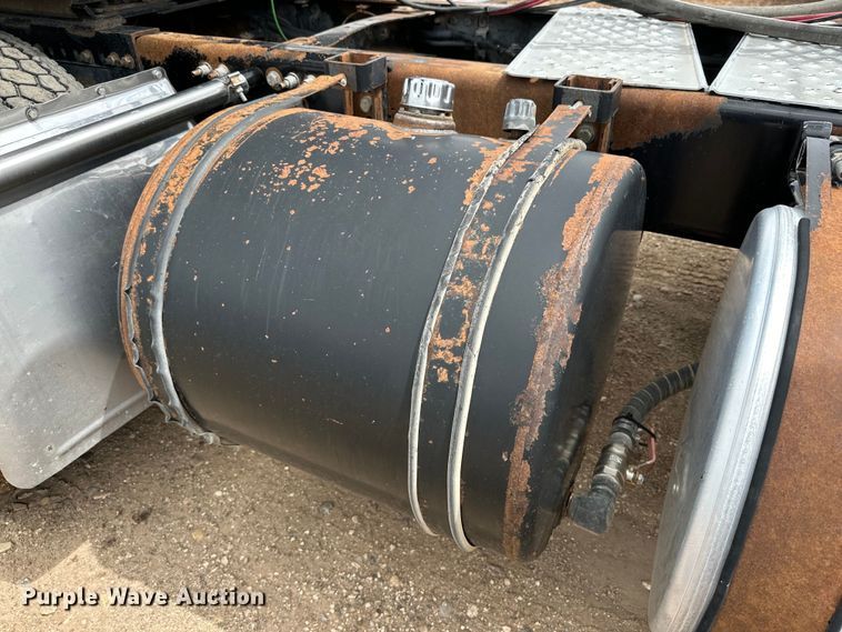 image for item DK6670 2016 Freightliner Cascadia semi truck