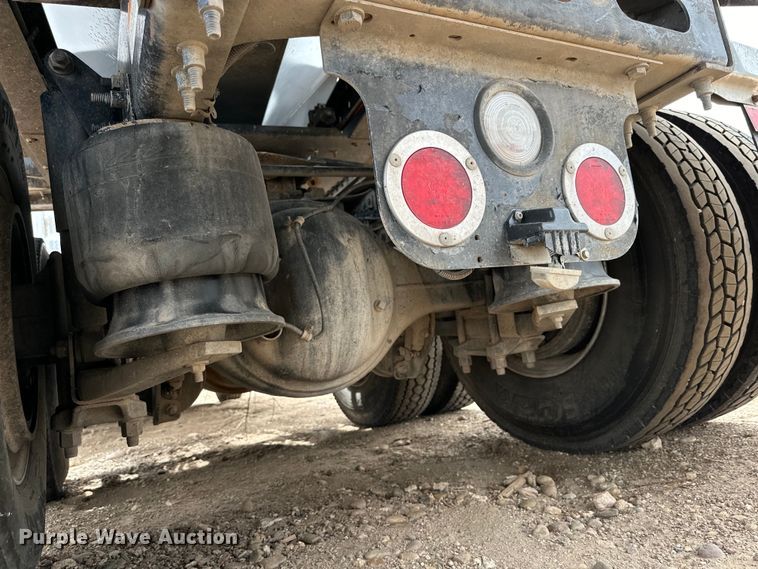 image for item DK6670 2016 Freightliner Cascadia semi truck