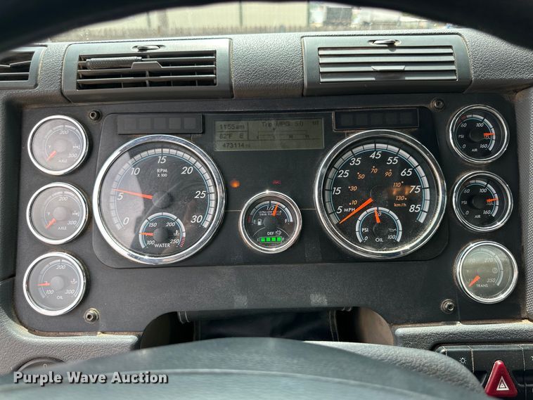 image for item DK6670 2016 Freightliner Cascadia semi truck