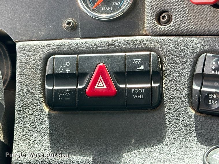 image for item DK6670 2016 Freightliner Cascadia semi truck