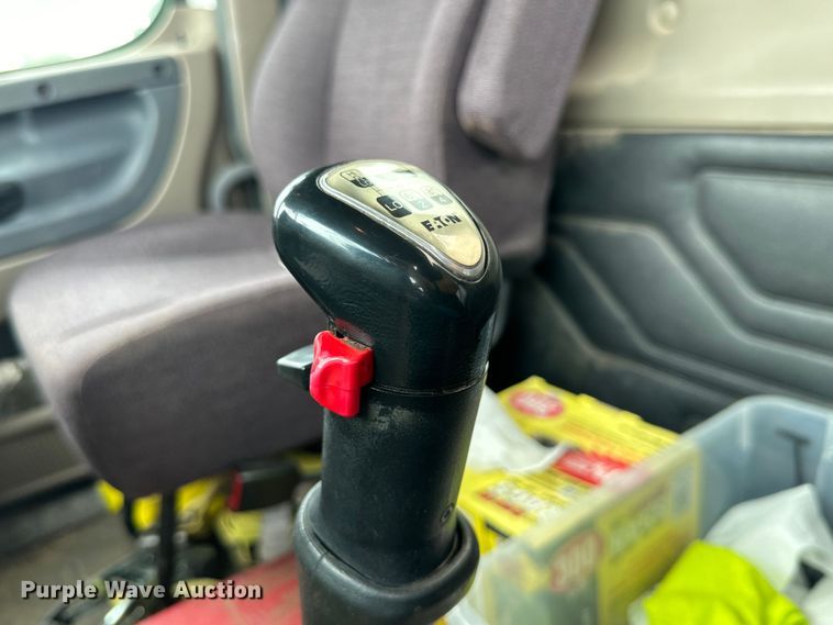 image for item DK6670 2016 Freightliner Cascadia semi truck