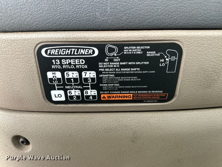 image for item DK6670 2016 Freightliner Cascadia semi truck