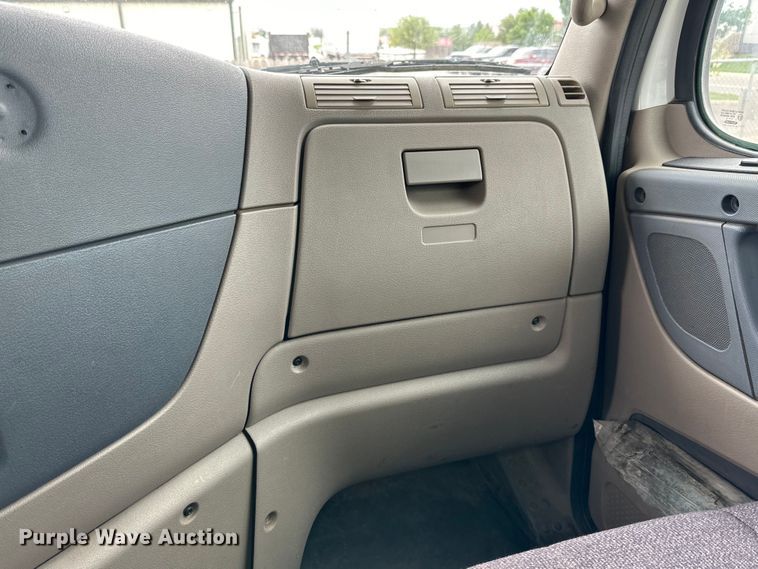 image for item DK6670 2016 Freightliner Cascadia semi truck