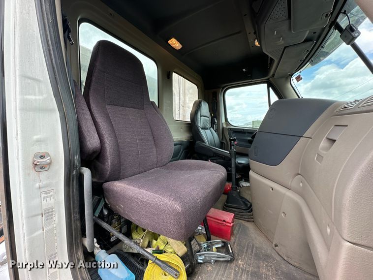 image for item DK6670 2016 Freightliner Cascadia semi truck