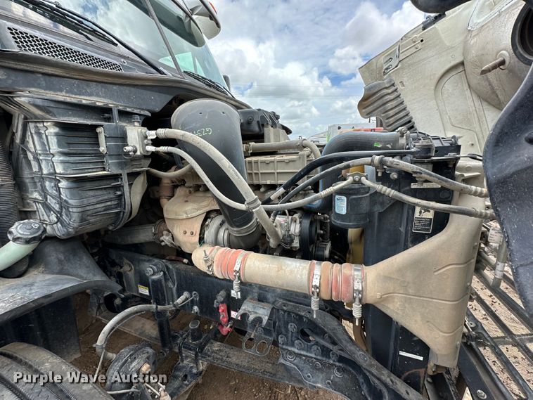 image for item DK6670 2016 Freightliner Cascadia semi truck