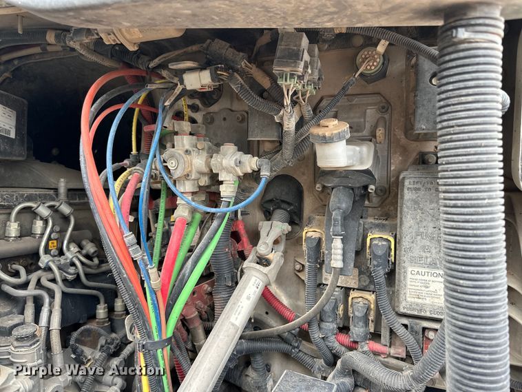 image for item DK6670 2016 Freightliner Cascadia semi truck