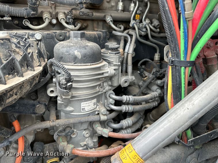 image for item DK6670 2016 Freightliner Cascadia semi truck