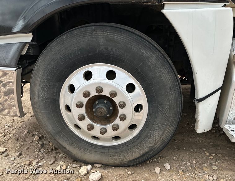 image for item DK6670 2016 Freightliner Cascadia semi truck