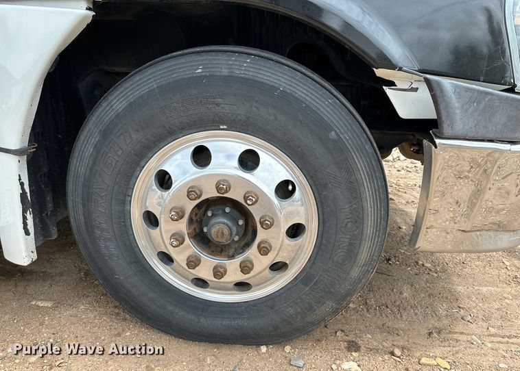 image for item DK6670 2016 Freightliner Cascadia semi truck