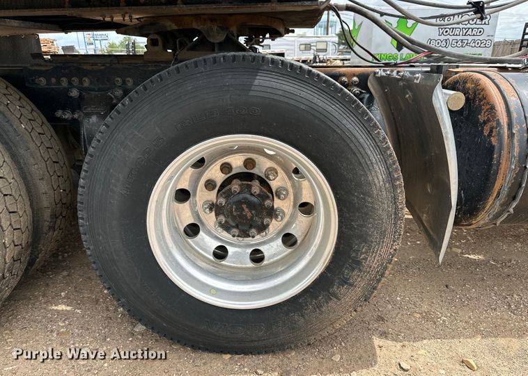 image for item DK6670 2016 Freightliner Cascadia semi truck