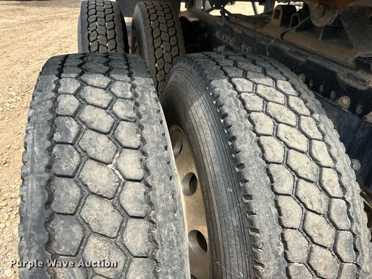 image for item DK6670 2016 Freightliner Cascadia semi truck