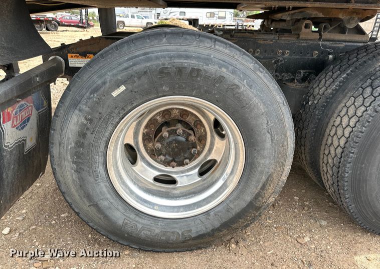 image for item DK6670 2016 Freightliner Cascadia semi truck