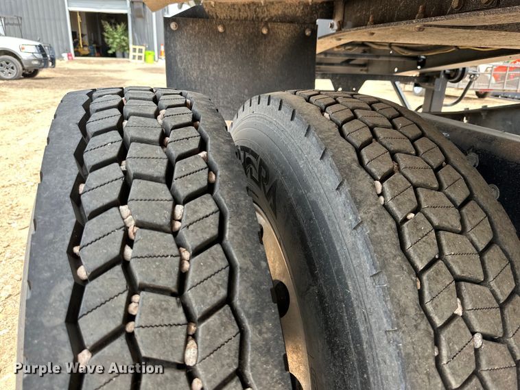 image for item DK6670 2016 Freightliner Cascadia semi truck