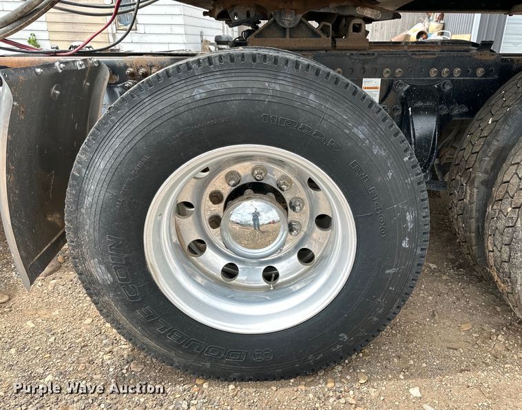 image for item DK6670 2016 Freightliner Cascadia semi truck