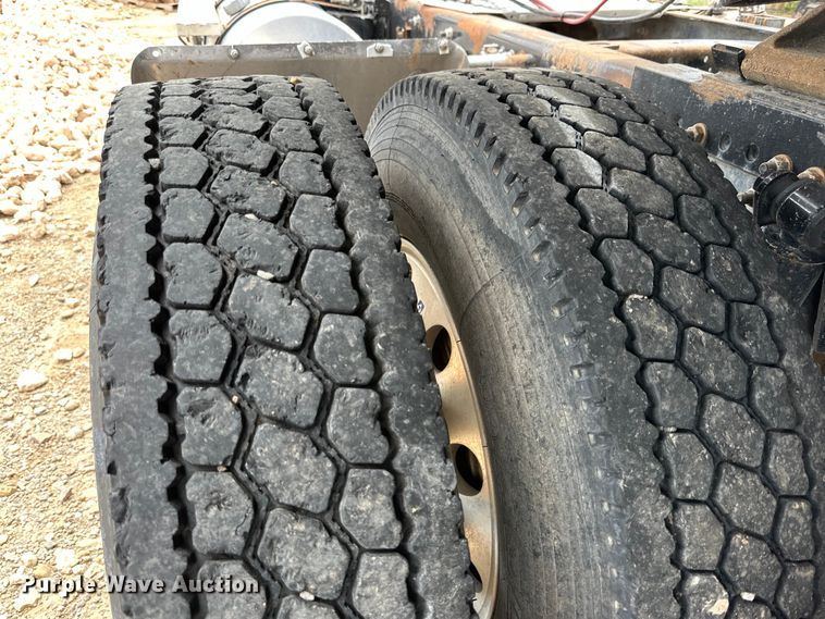 image for item DK6670 2016 Freightliner Cascadia semi truck