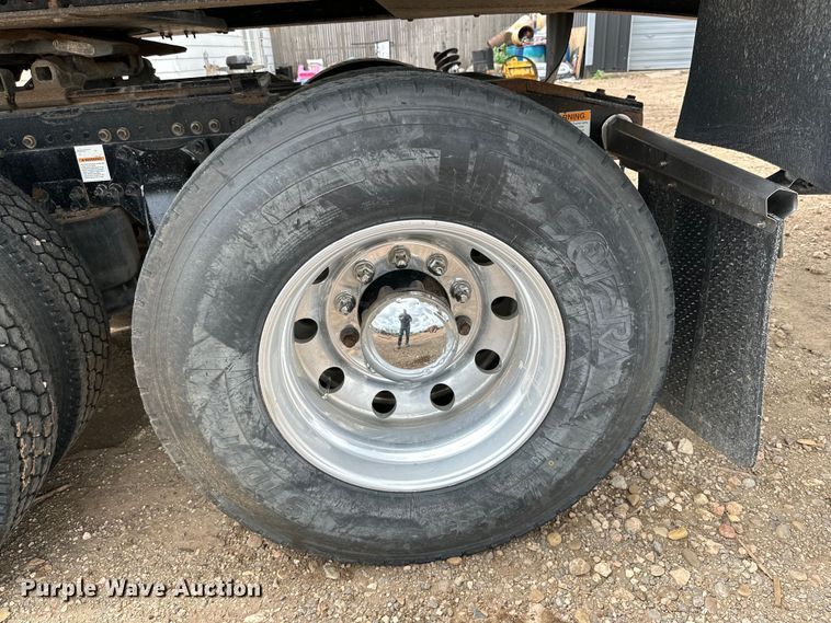 image for item DK6670 2016 Freightliner Cascadia semi truck