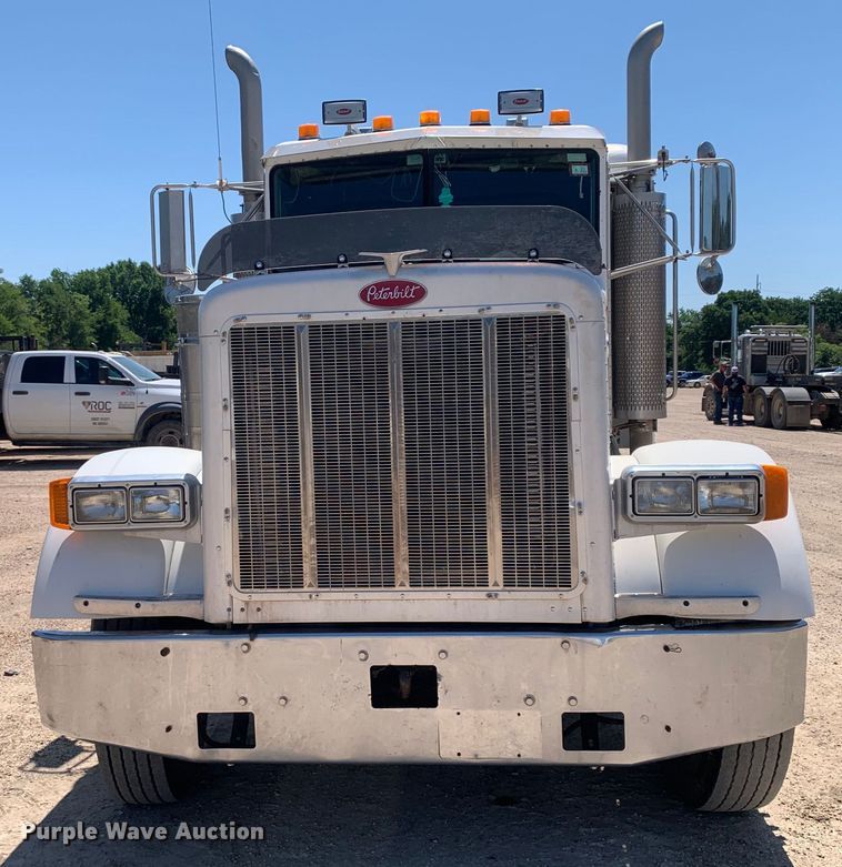 image for item DM7888 2004 Peterbilt 379 semi truck